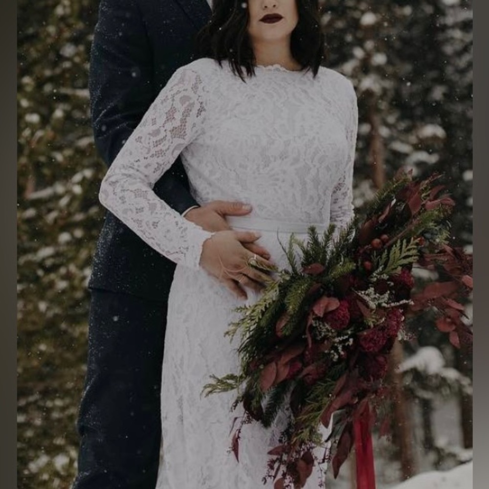 Long sleeve lace wedding dress